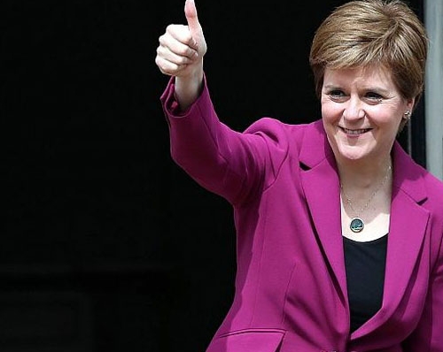 رهبر اسکاتلند برای برپایی همه‌پرسی استقلال از بریتانیا قول همکاری داد