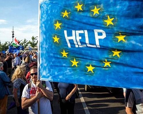 شعارهای ضد اروپایی در مجارستان و لهستان؛ بلوف سیاسی یا آغاز برنامه خروج از اتحادیه؟